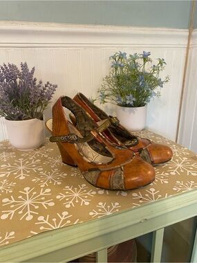 Bobbi Blu Artsy/Boho  Brown Multi-Panel Mary Jane Heels
